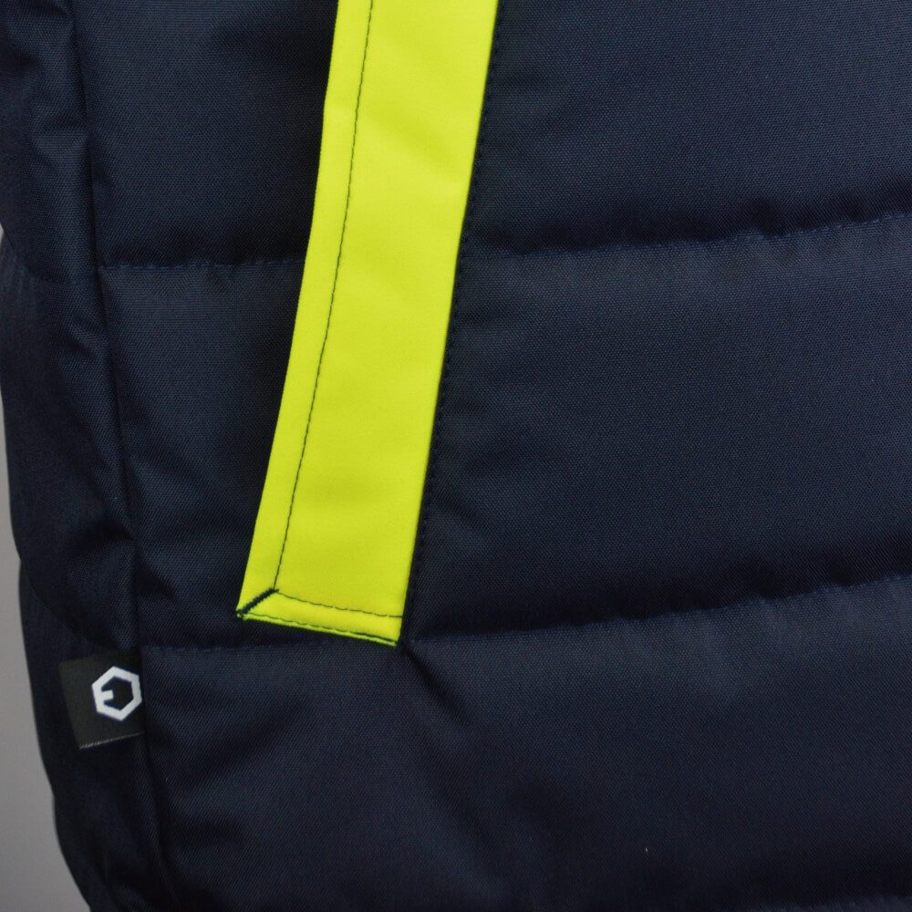 Detail seitliche Schubtasche gelbe Puffer Weste Workawear